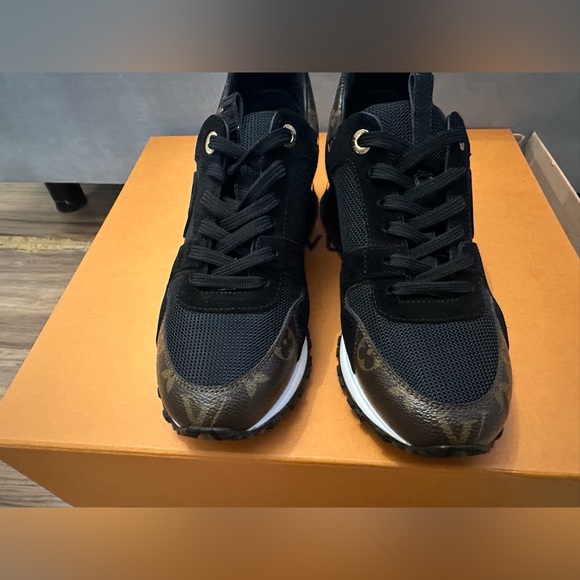 Louis Vuitton runway sneakers size 37 1/2 - Picture 4 of 12